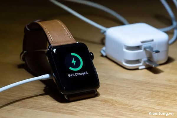 Dấu hiệu nhận biết Apple Watch sạc vào pin