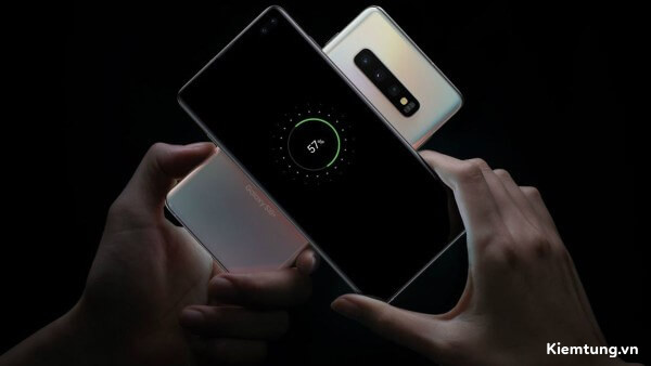cach-chia-se-pin-tren-samsung-6 Đặt thiết bị cần sạc vuông góc với mặt sau Samsung
