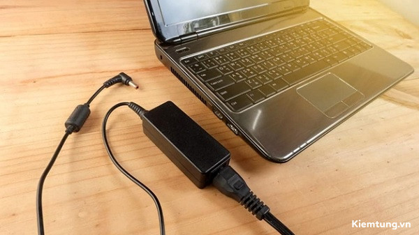 cuc-sac-laptop-bi-nong-co-sao-khong-2 Nguyên nhân dẫn đến cục sạc bị nóng