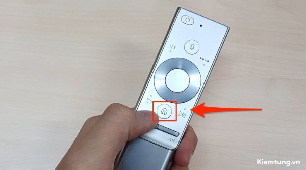 Nhấn nút Home trên điều khiển
