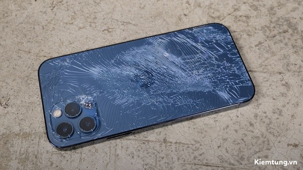 thay-kinh-lung-iphone-co-mat-chong-nuoc-khong-1-1 Khi iPhone bị nứt, vỡ thì nên thay kính