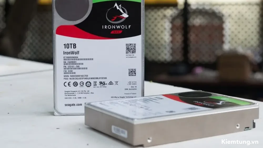 Cấu tạo đĩa CMR và cảm biến bù rung RV Sensor trên ổ cứng Seagate IronWolf Pro 10TB